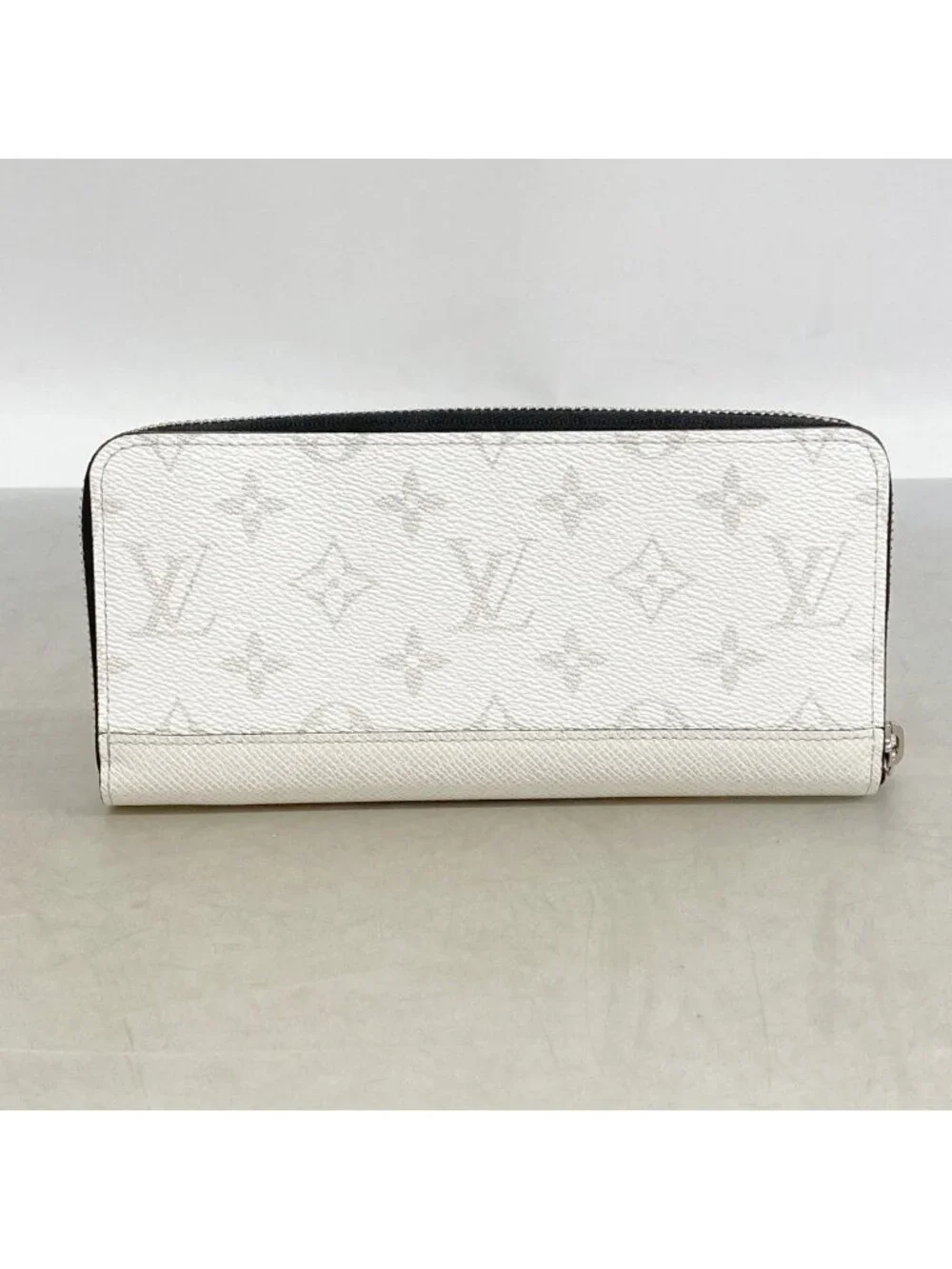 Louis Vuitton Wallet Taigarama Zippy Horizontal Optic White
